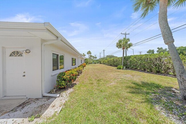 Building Photo - 3818 Roxane Blvd