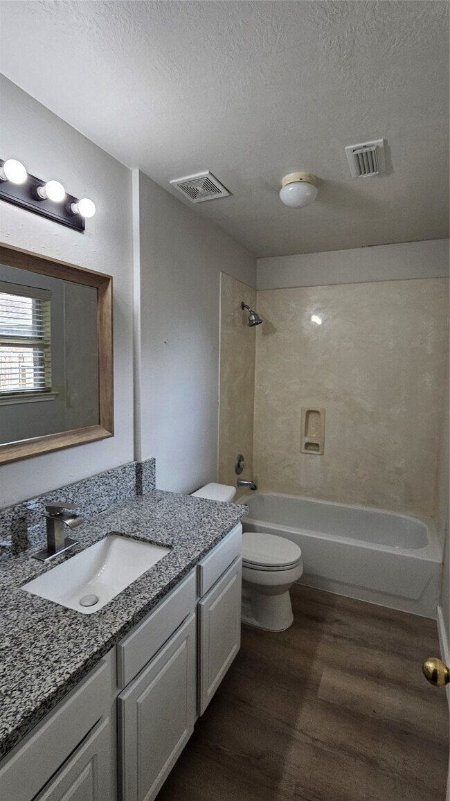 Building Photo - 18015 Willow Cliff Ln