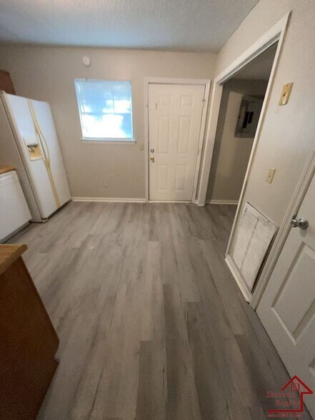 Building Photo - 181 East Ave