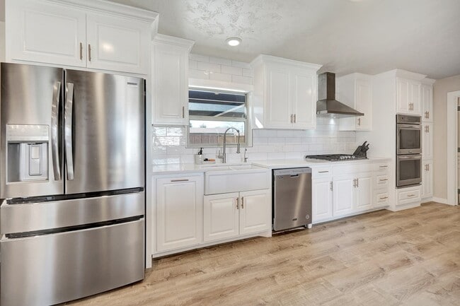 Building Photo - 715 Shell Ave