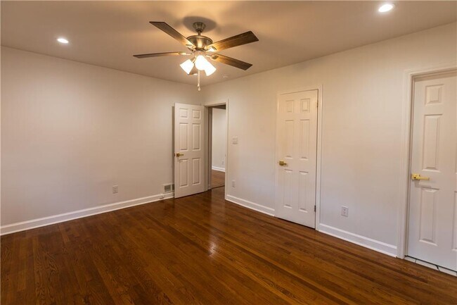 Building Photo - 1392 Lively Ridge Rd NE