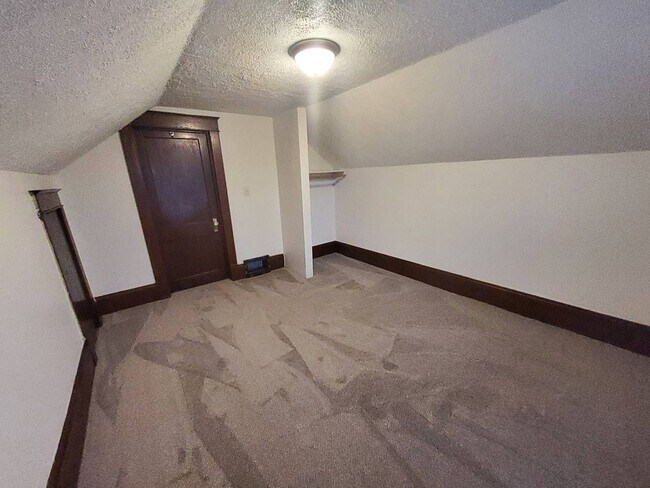 Building Photo - 373 Ahnaip Street