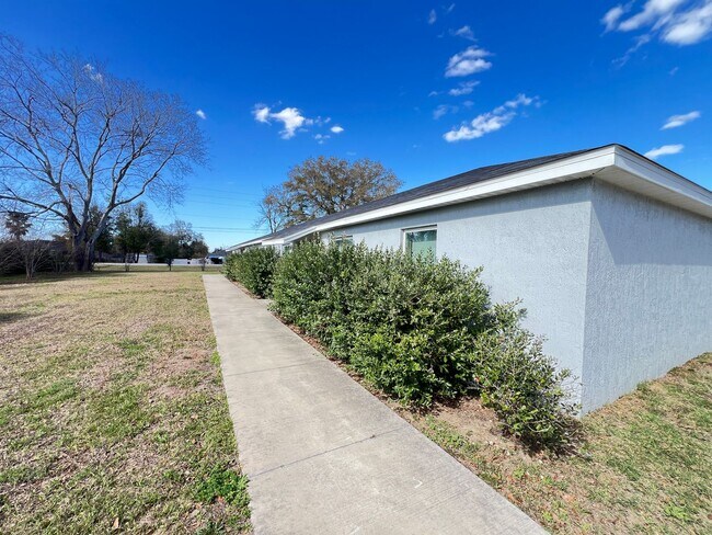 Building Photo - Charming 2-Bedroom, 2-Bathroom Rental in the Heart of Ocala!