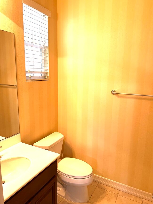 Bottom Bath - 10545 Zenor Ln