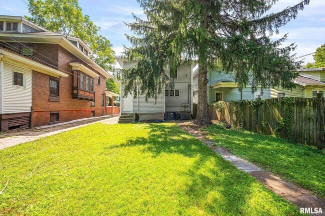 Building Photo - 1611 W Barker Ave