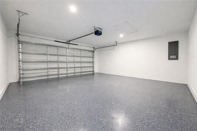 Building Photo - 3339 NE 13th Ave