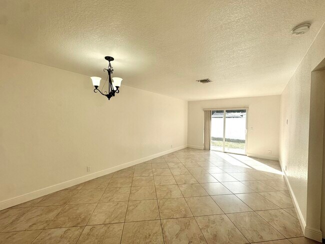 Building Photo - 3434 State St