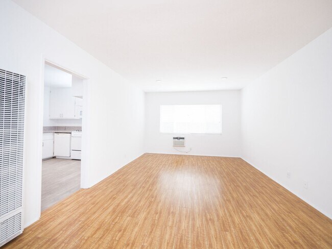 Interior Photo - 6538 Fountain Ave