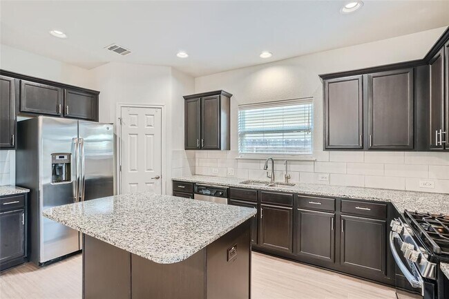 Building Photo - 821 Durness Dr
