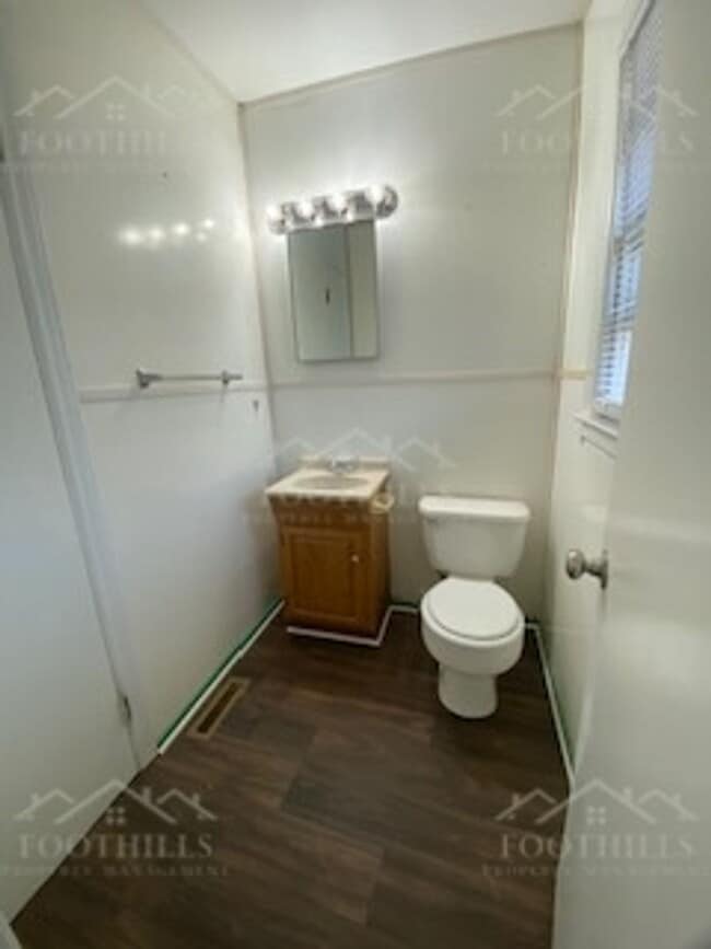 Building Photo - 1010 Belhaven Rd