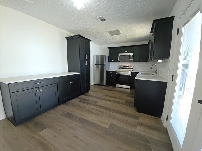 Building Photo - 815 Merribrook Ln