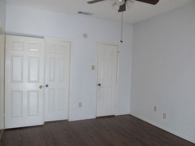 Building Photo - 9600 Royal Ln