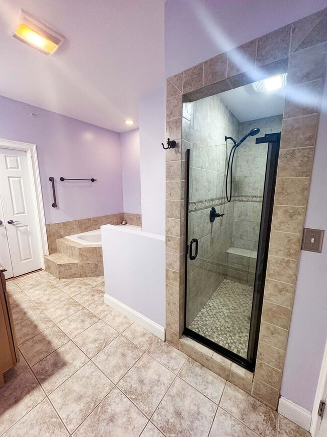 Building Photo - Luxury long term rental in the Heart of Br...