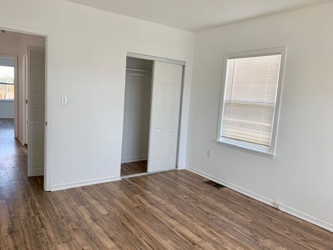 Building Photo - Beautiful Modern 2 Bedroom House