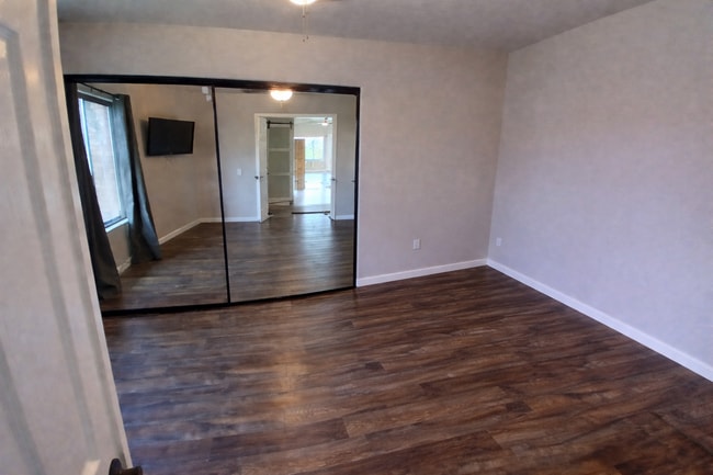 Building Photo - Pool, pickleball, views plus 3 bed 2 bath home.