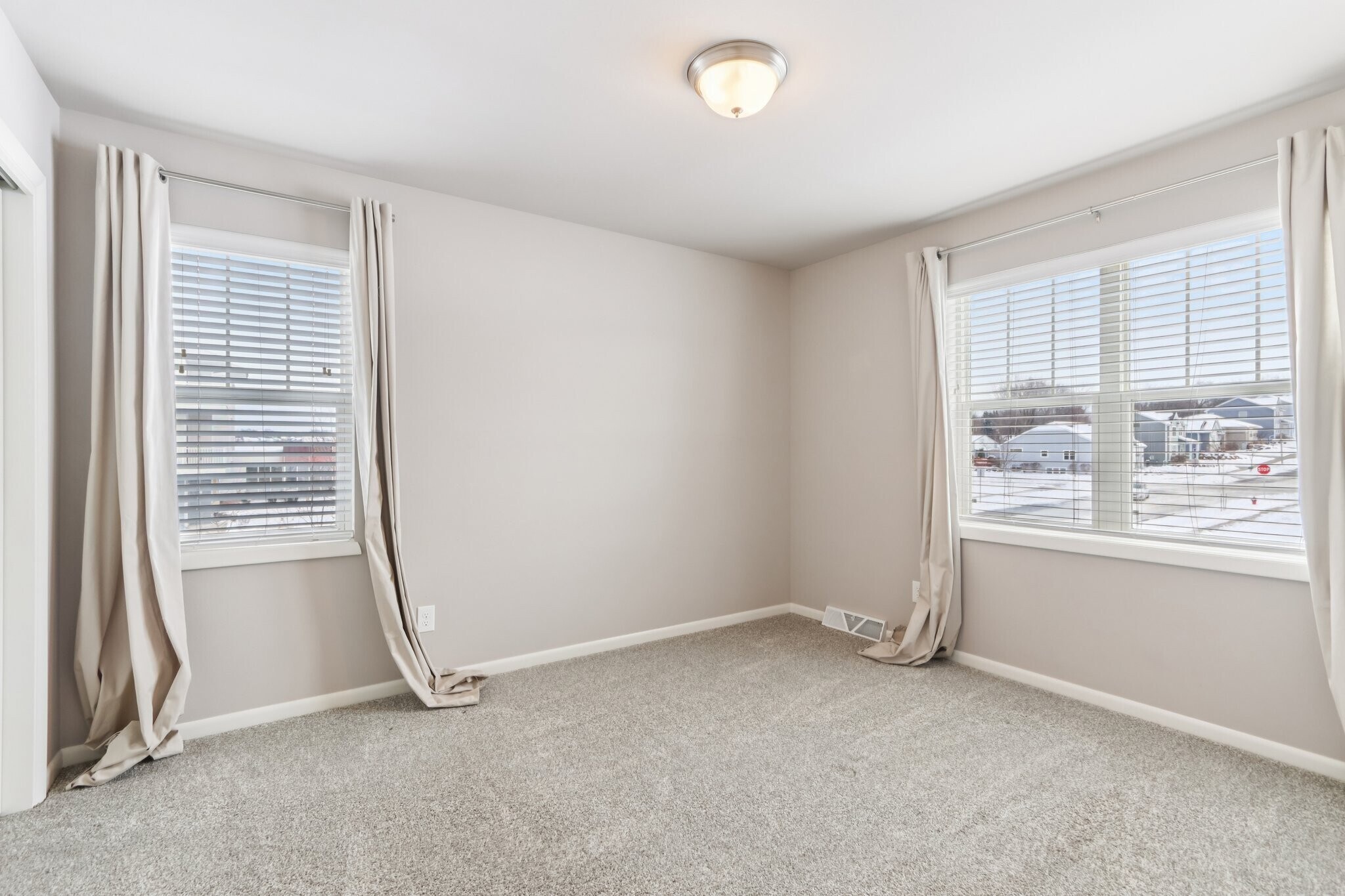 Building Photo - 204 Sugar Maple Ln