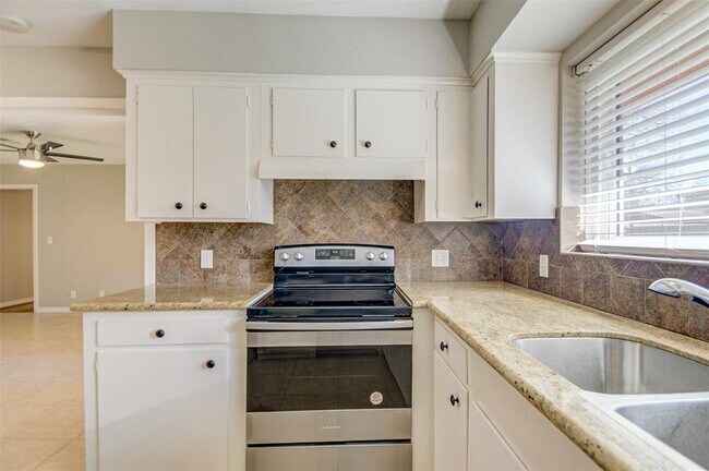 Building Photo - 2318 Haverhill Dr