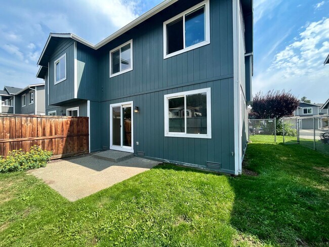 Building Photo - 2105 Yellowstone St