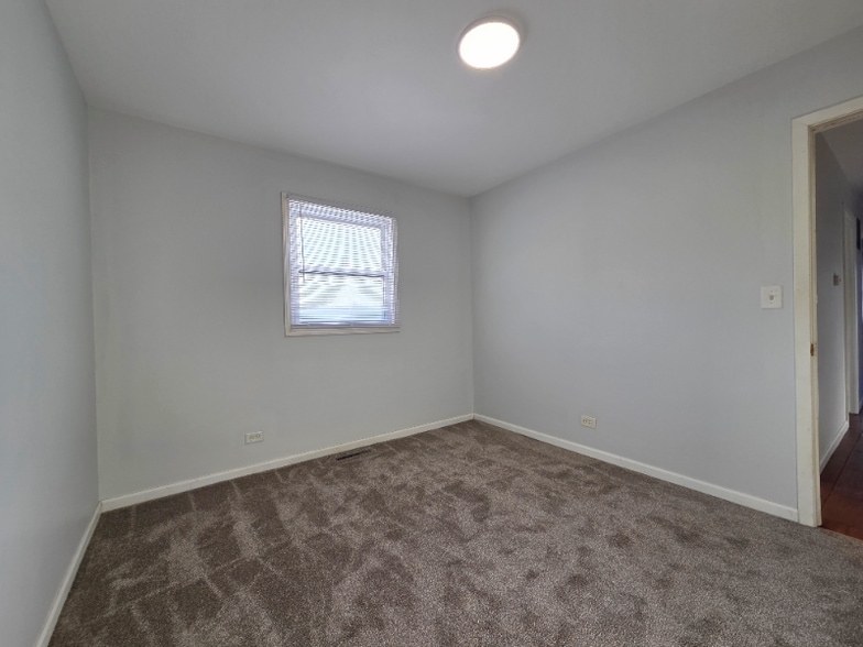 Building Photo - 331 Lawn Terrace