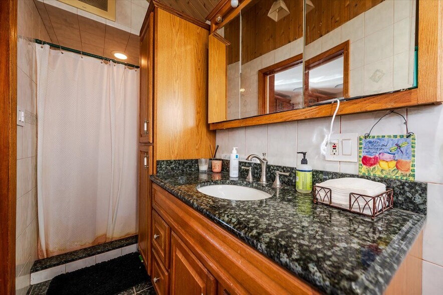 Building Photo - 48 Davison Pl