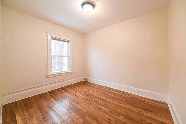 Building Photo - 3426/3428 Evaline - FDR - T