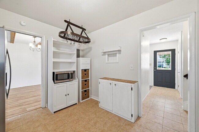 Building Photo - $1,895.95, 3-bed, 2-bath, located in Colorado Springs with Central AC.