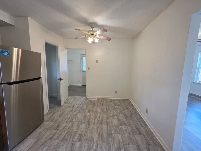 Building Photo - Charming 3-Bedroom Home with Spacious Backyard & Modern Amenities