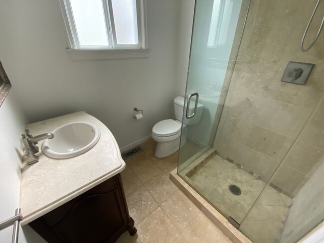 Building Photo - Cozy 2 bedroom 1 bath home Huntington Park