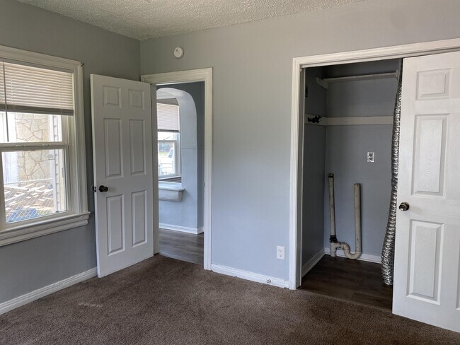 Building Photo - 632 SW 44th St