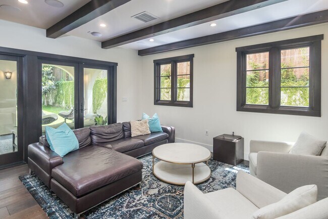 Building Photo - Prime Single Family Home