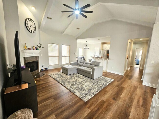 Building Photo - 3803 SW Kite Dr