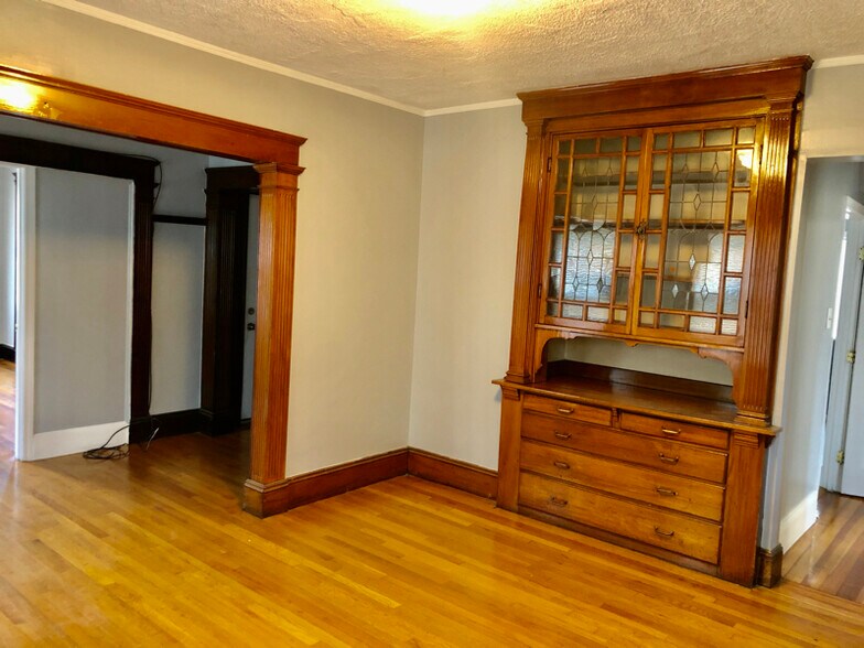 Building Photo - 12 Wheatland Ave