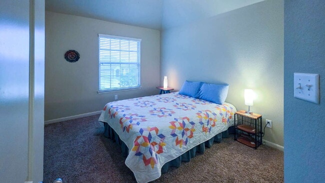 Building Photo - 2025 Stubbs Dr