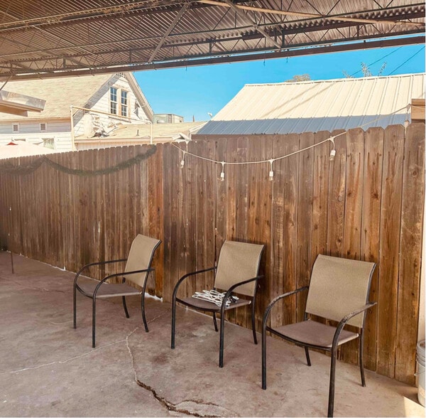 Building Photo - 357 E Putnam Ave