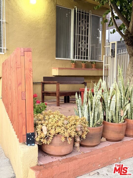 Building Photo - 6013 Carlton Way