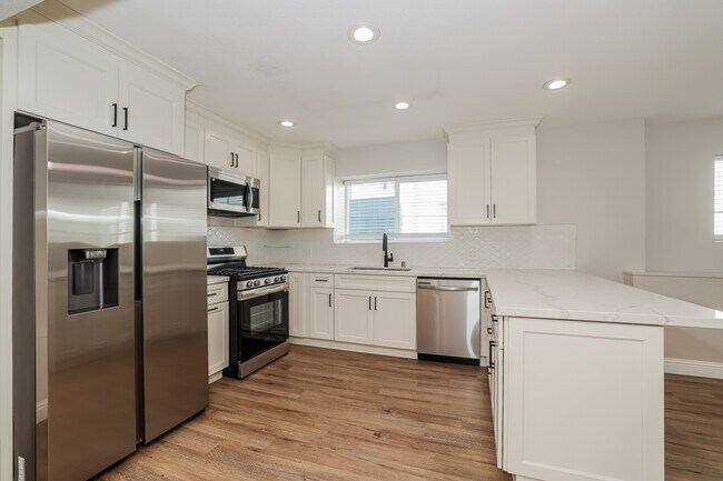 Building Photo - 1333 87th Ave