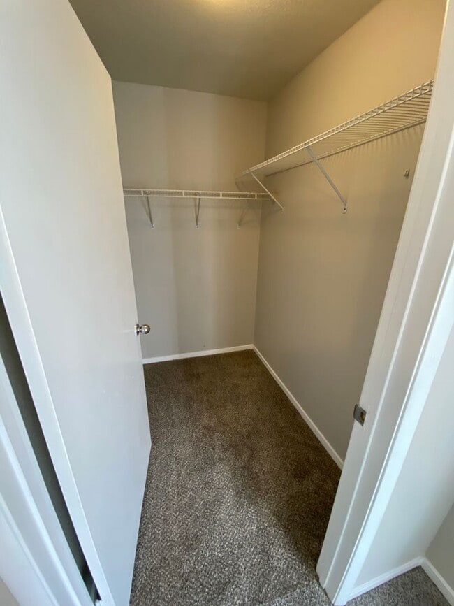 Building Photo - Desert Falls