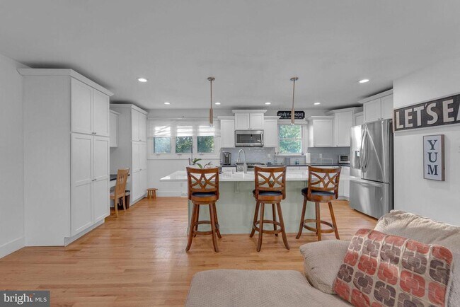 Building Photo - 91 2nd St