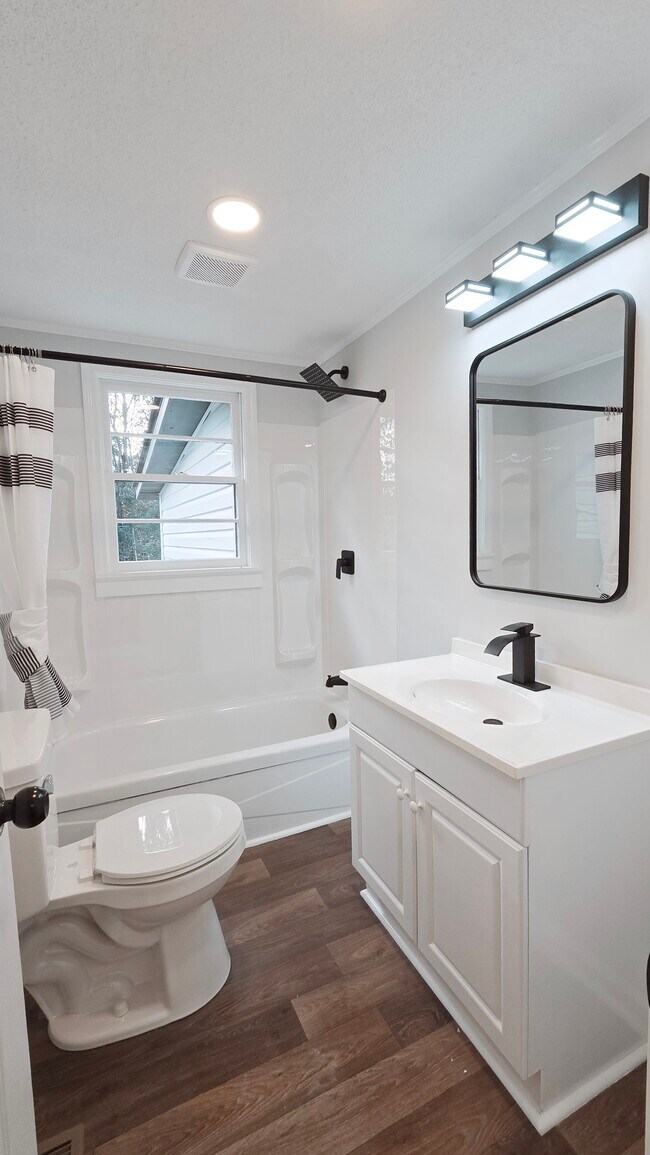 Building Photo - 64 Spruce St