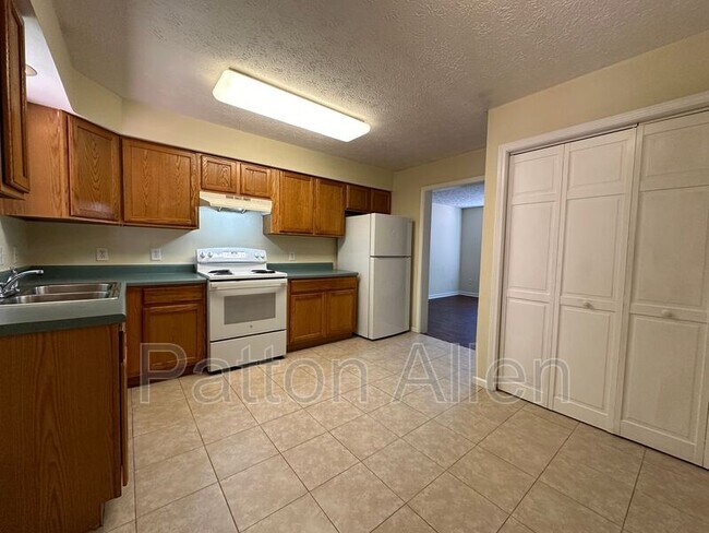 Building Photo - 105 Salola St
