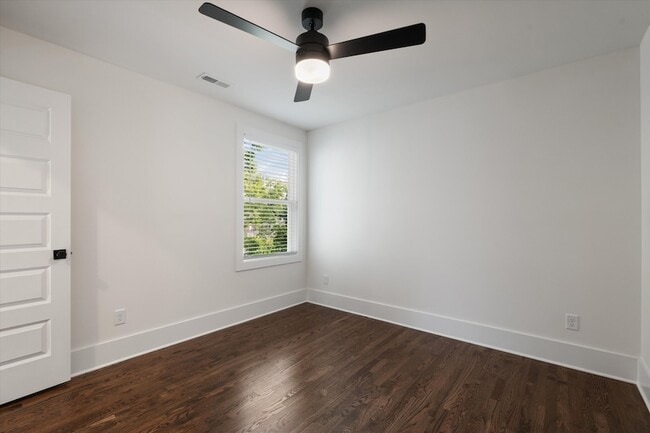 Building Photo - 1802 10th Ave N