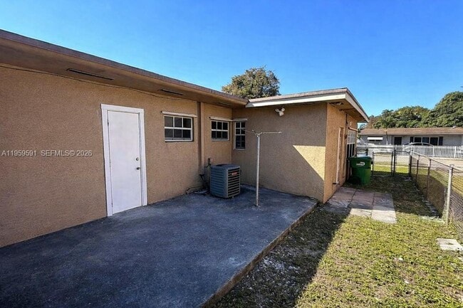 Building Photo - 14407 NE 5th Ave