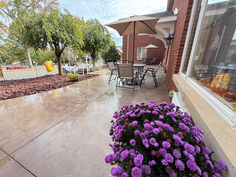 Building Photo - 302 15th St