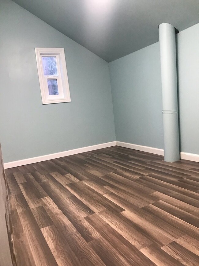 Building Photo - Fabulous 3 bedroom home near Jenkinson Lake.