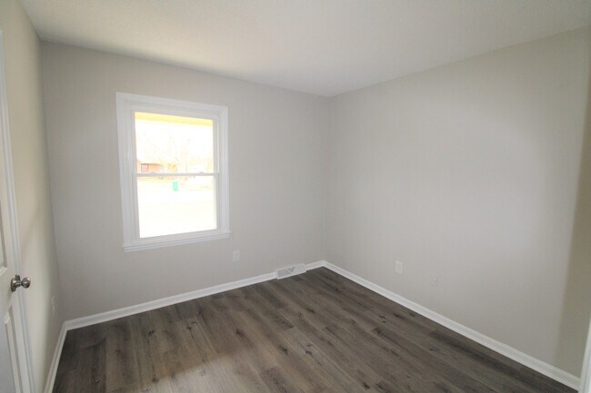 Building Photo - Remodeled Ranch Home in Steele Creek!
