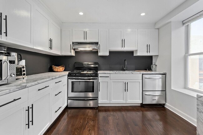 Building Photo - 155 Chelsea St