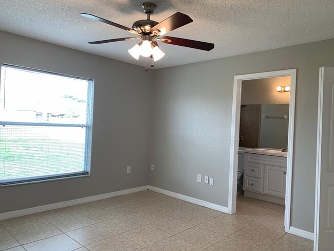 Building Photo - 6017 Live Oak Drive