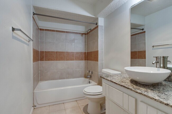 Building Photo - Three bed/2.5 bath in Harvest Hills