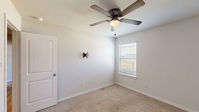 Building Photo - CHECK OUT THIS 4 BEDROOM, 2 BATH, 3 CAR GARAGE HOME IN HARKER HEIGHTS!