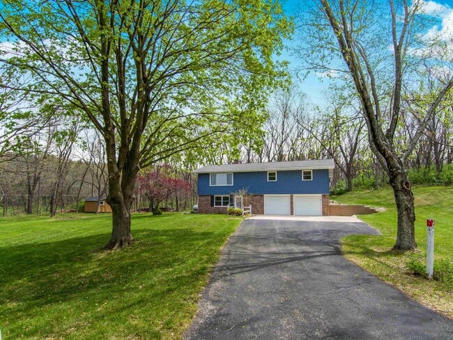Building Photo - 1870 Sand Ridge Ct